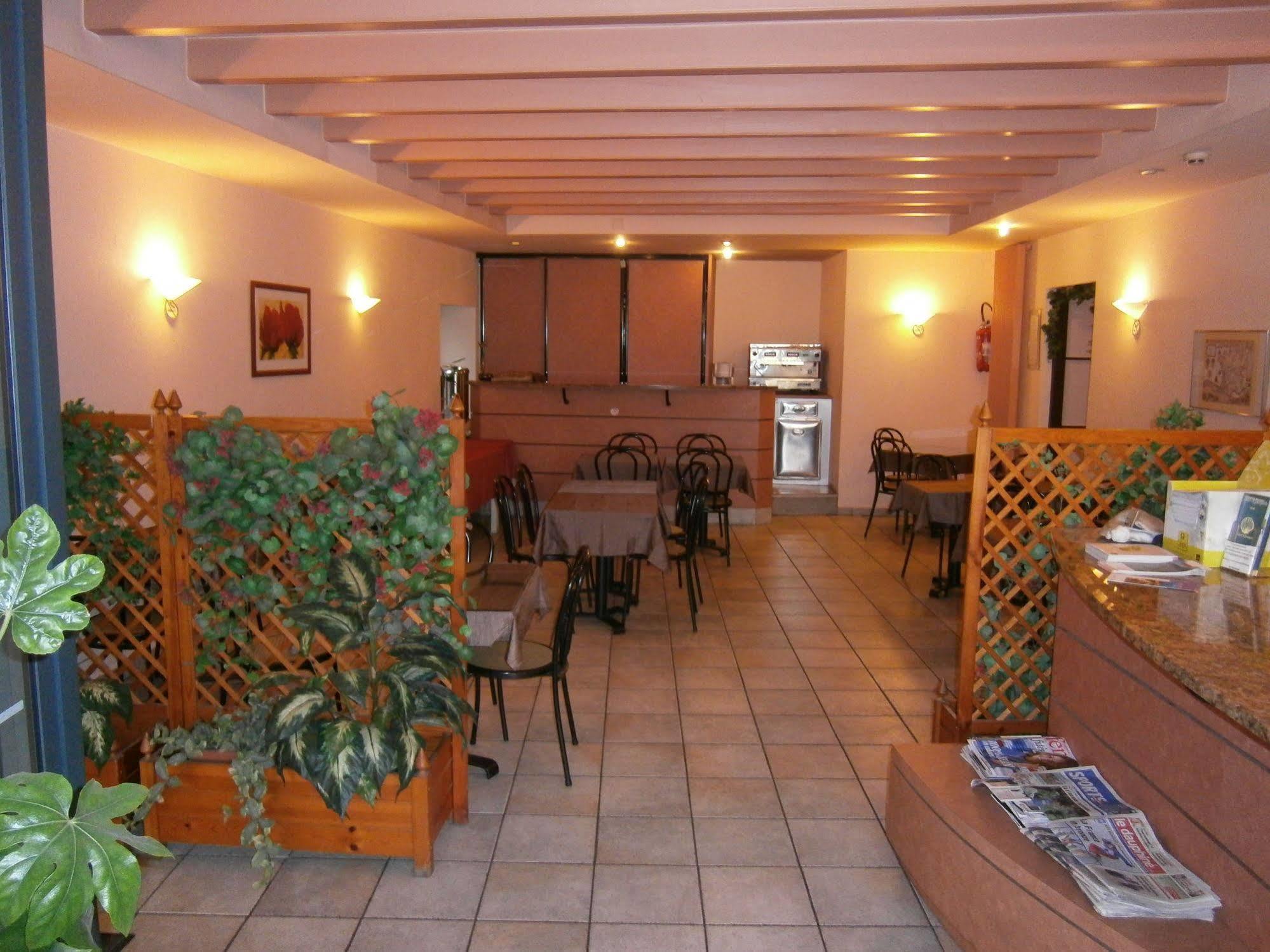Logis Hotel Saint Jacques Valence  Buitenkant foto