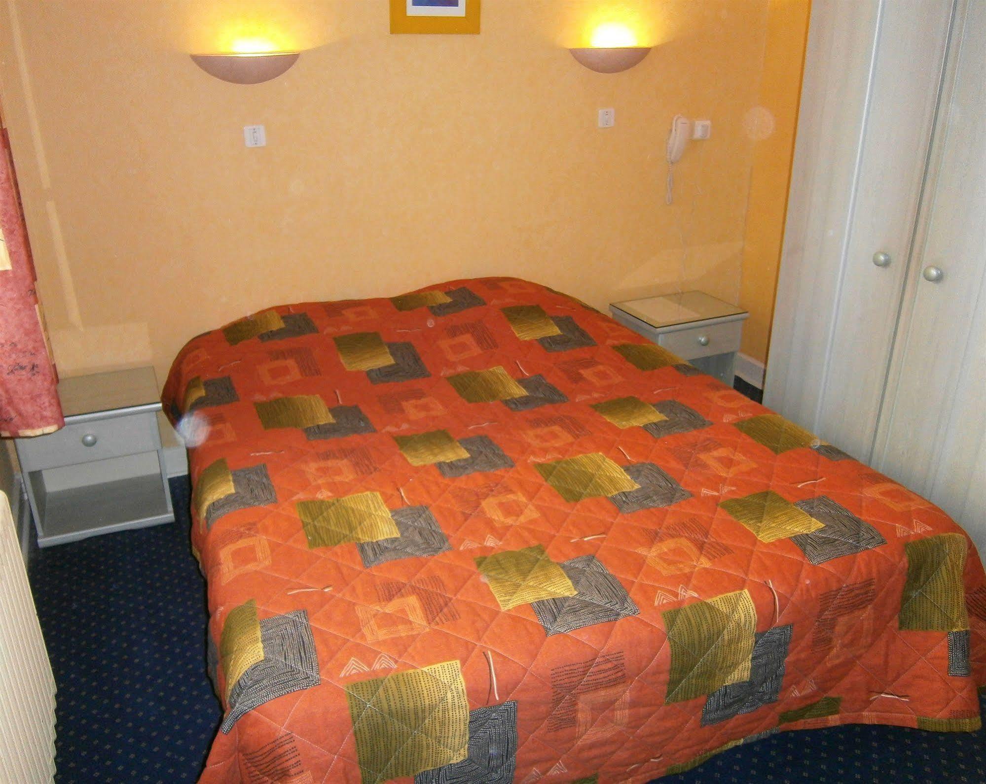Logis Hotel Saint Jacques Valence  Buitenkant foto